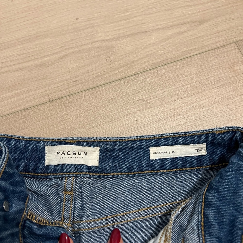 high wasted, loose fitting vintage short